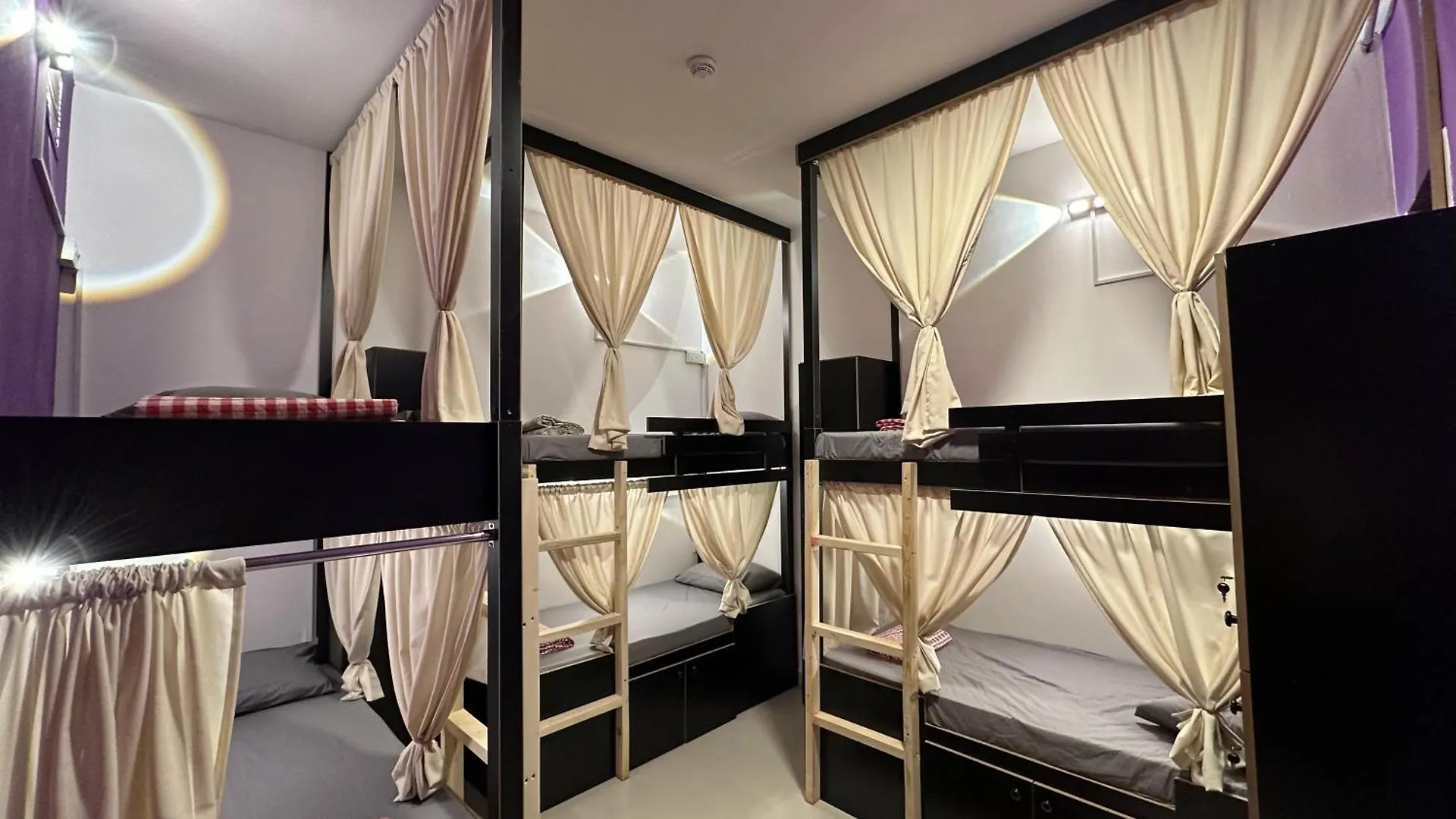 Pineapple Xpress Hostel Dubai