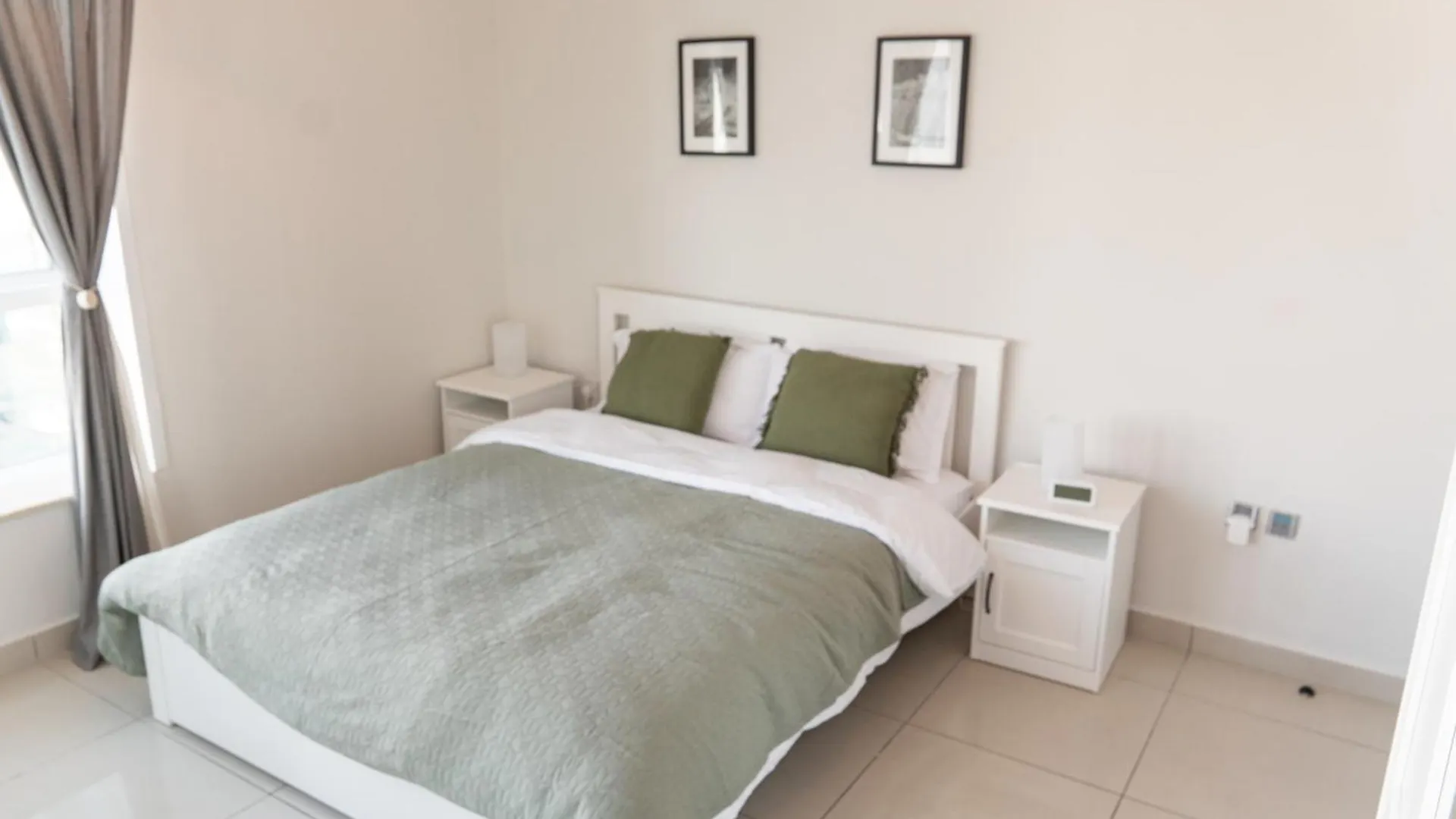 Pineapple Xpress Hostel Dubai