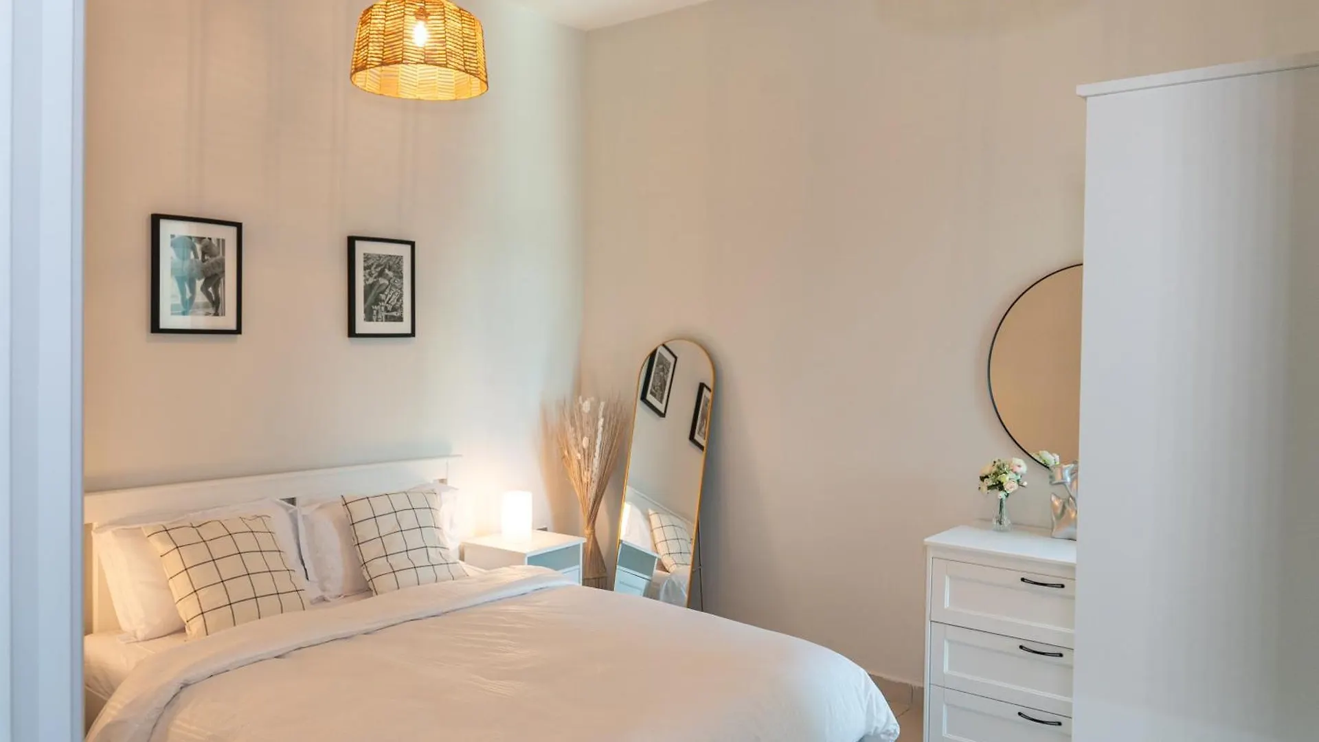 Pineapple Xpress Hostel Dubai